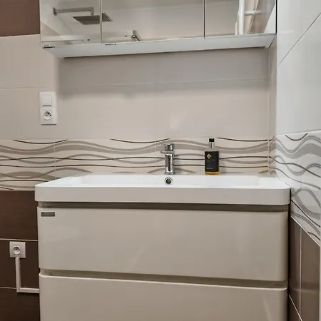Leo Apartment *