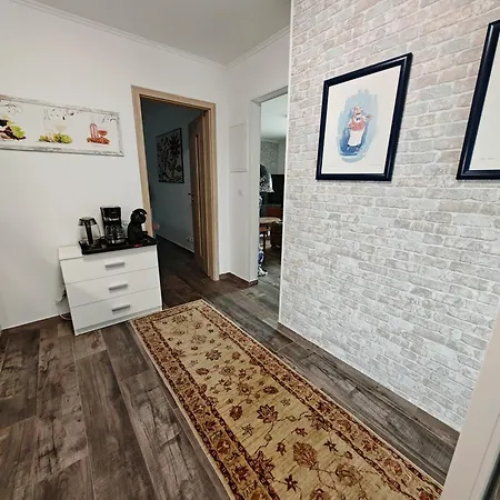 Leo Apartment